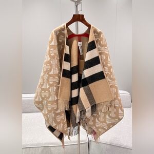 Burberry Reversible cashmere Cape